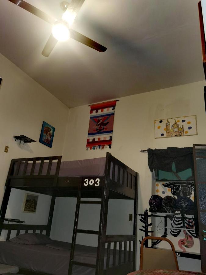 The Roof Backpackers Hotel Гуадалахара Екстериор снимка