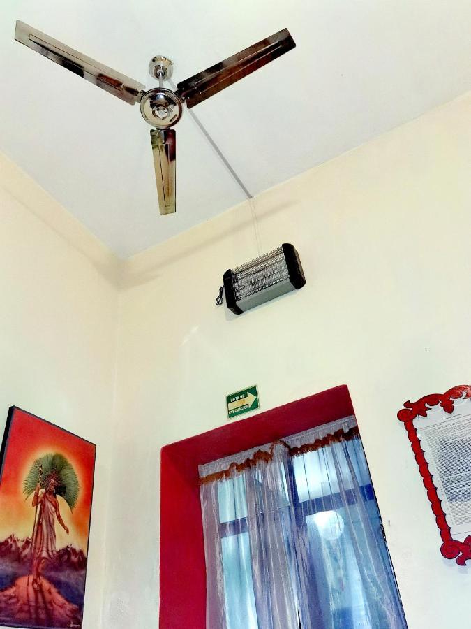 The Roof Backpackers Hotel Гуадалахара Екстериор снимка